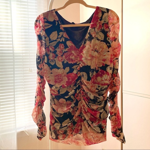 Elegant White House Black Market Floral Blouse - Feminine Ruched Design Size XL - Picture 3 of 8